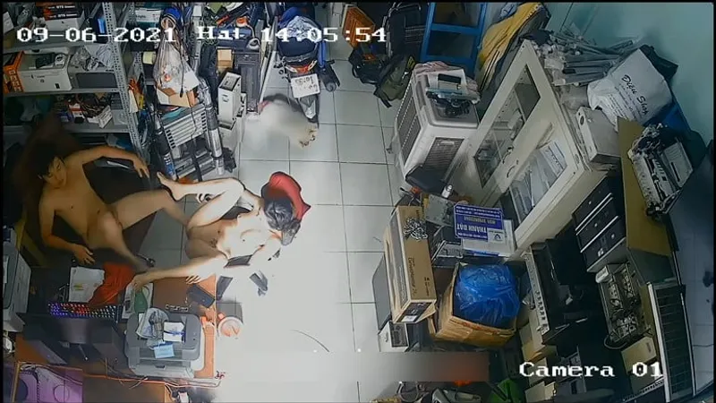 Cô vợ gã chồng nện nhau trong của của quý máy tính