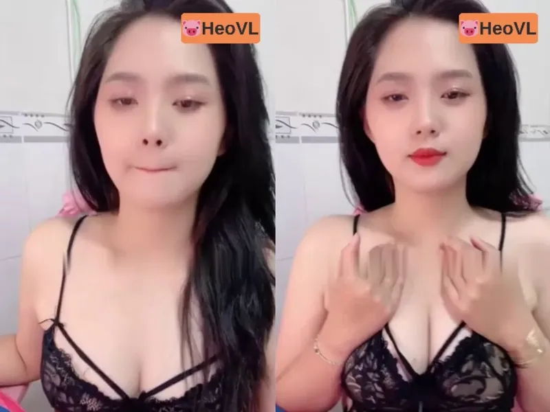Cô bạn gái răng khểnh khoe cò tròn trắng